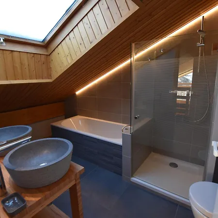 Chalet Spacieux, Skis Aux Pieds Avec Sauna, Jacuzzi Et Salle De Sport, Proche Centre Et Pistes - Fr-1-467-68